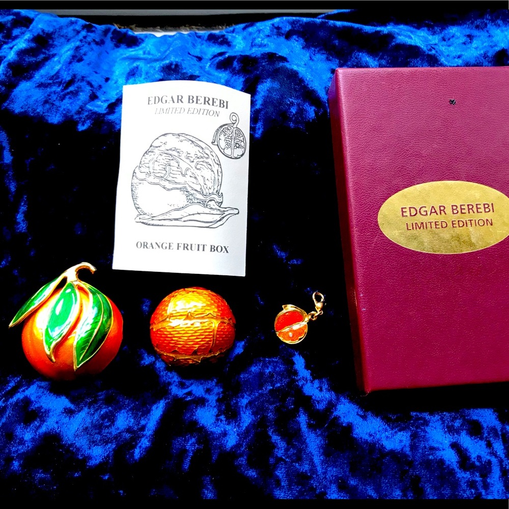 Edgar Berebi Orange Box with charm